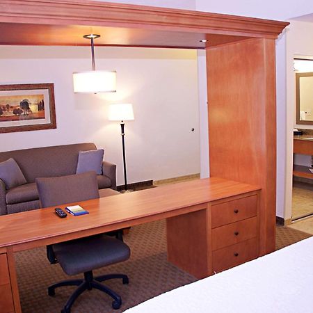 Hampton Inn Sidney Bagian luar foto