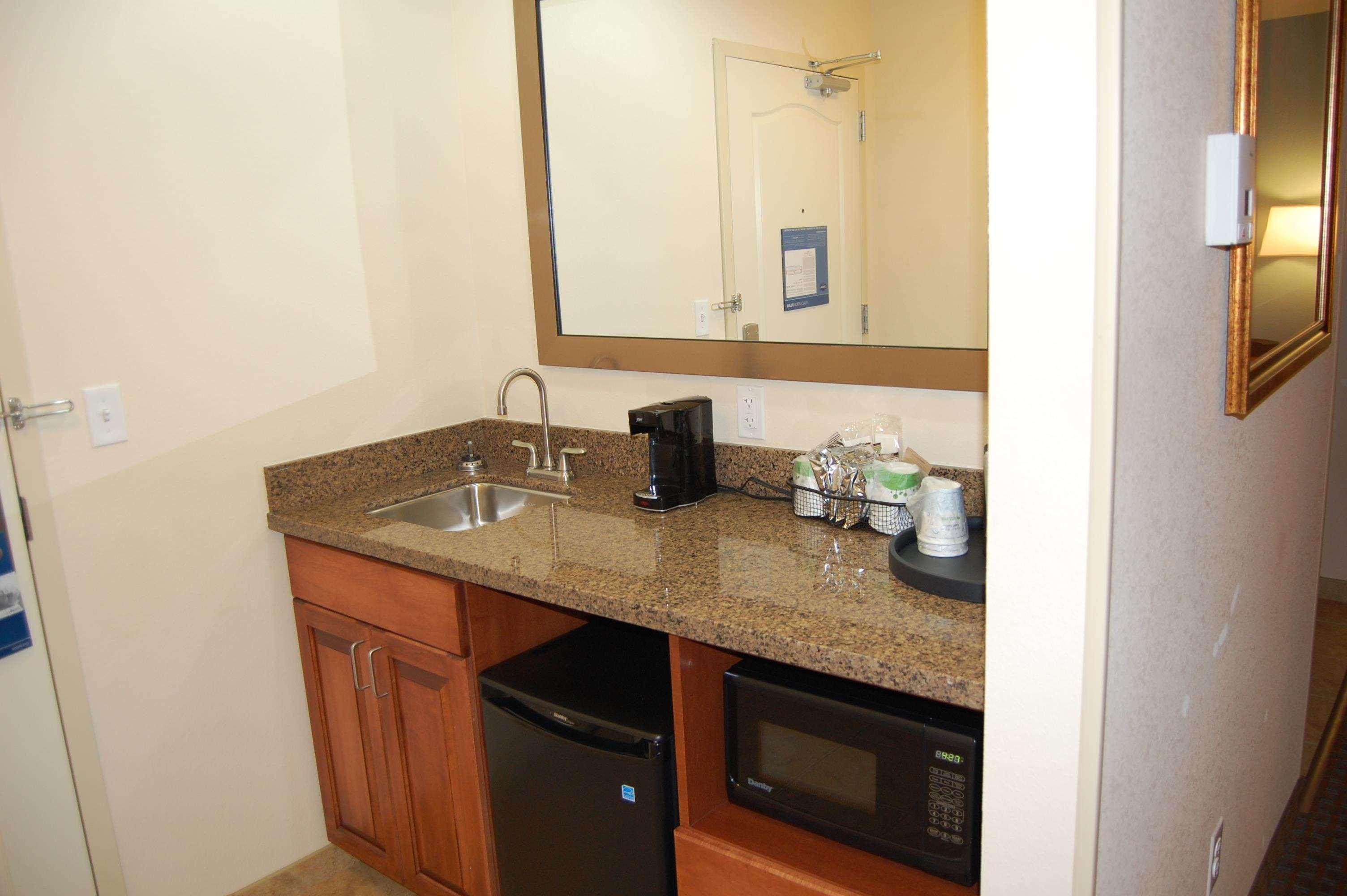 Hampton Inn Sidney Bagian luar foto