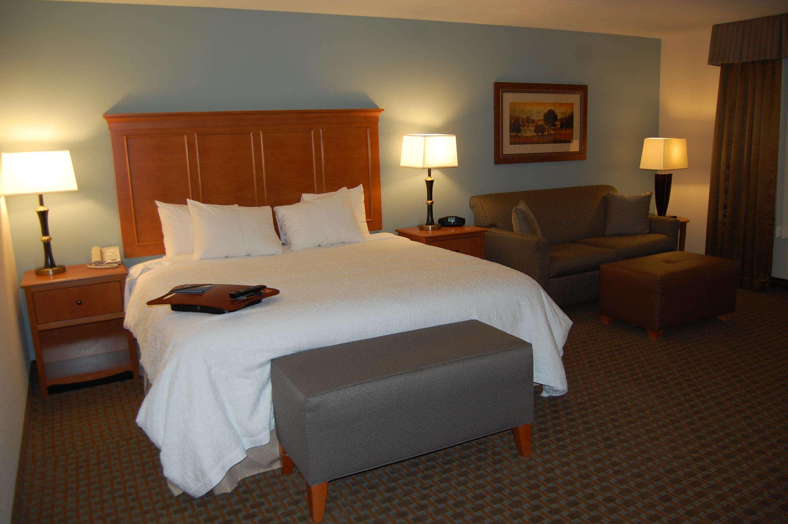 Hampton Inn Sidney Bagian luar foto