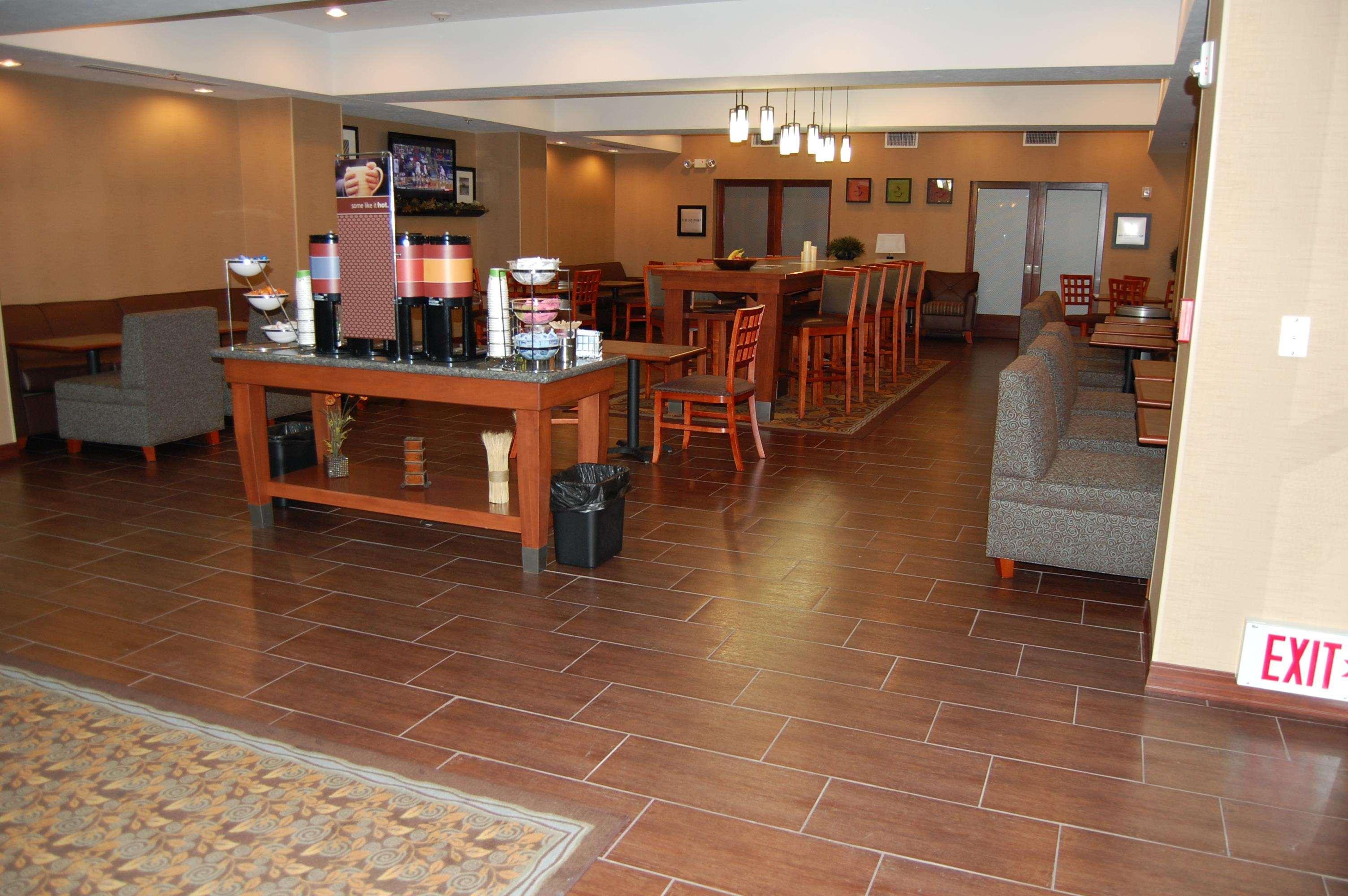 Hampton Inn Sidney Bagian luar foto