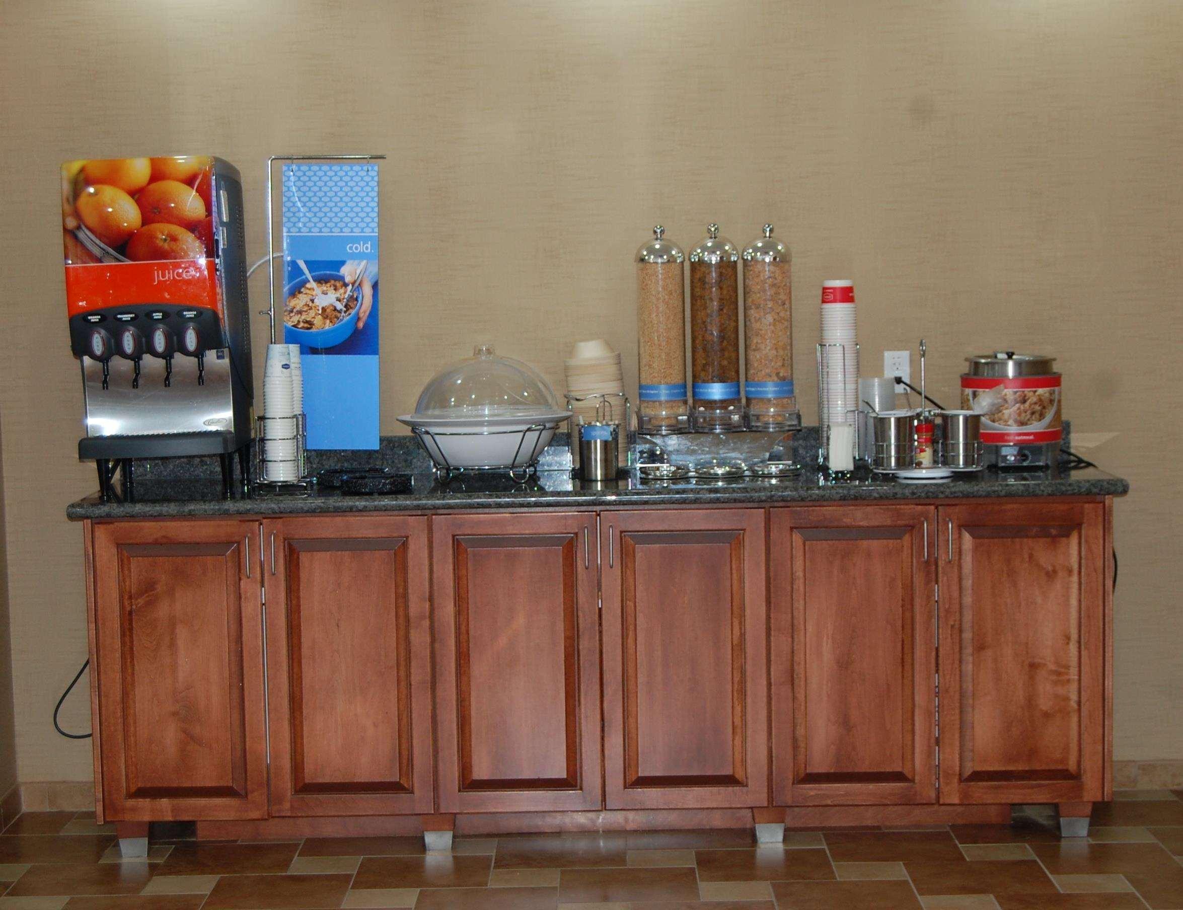 Hampton Inn Sidney Bagian luar foto