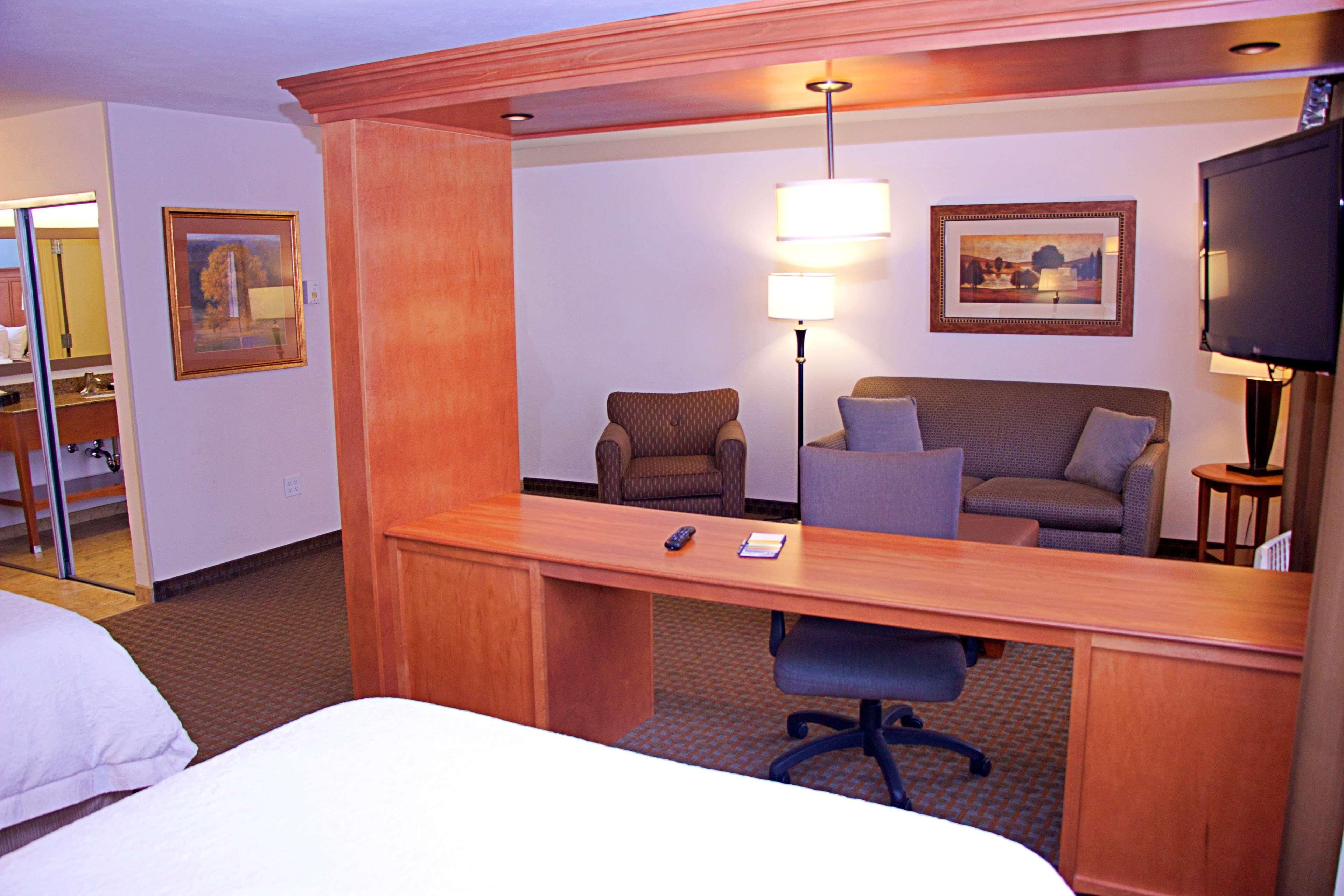 Hampton Inn Sidney Bagian luar foto