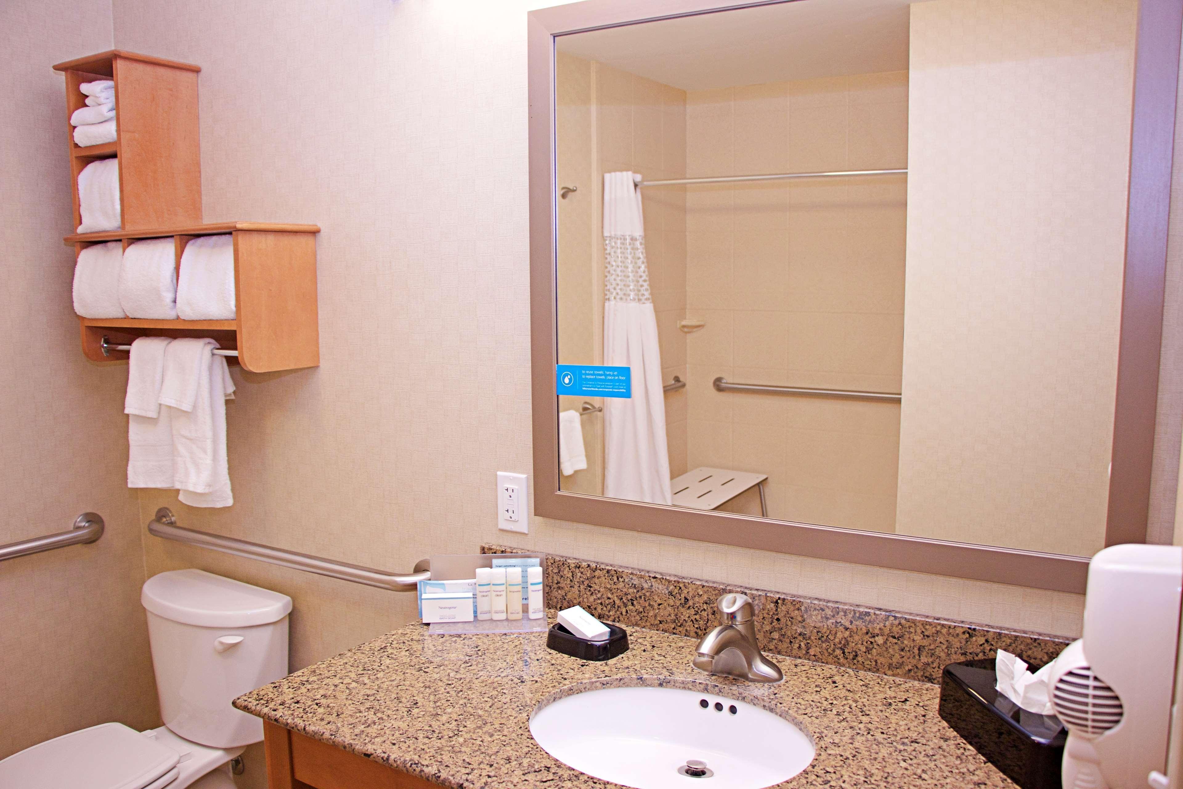 Hampton Inn Sidney Bagian luar foto
