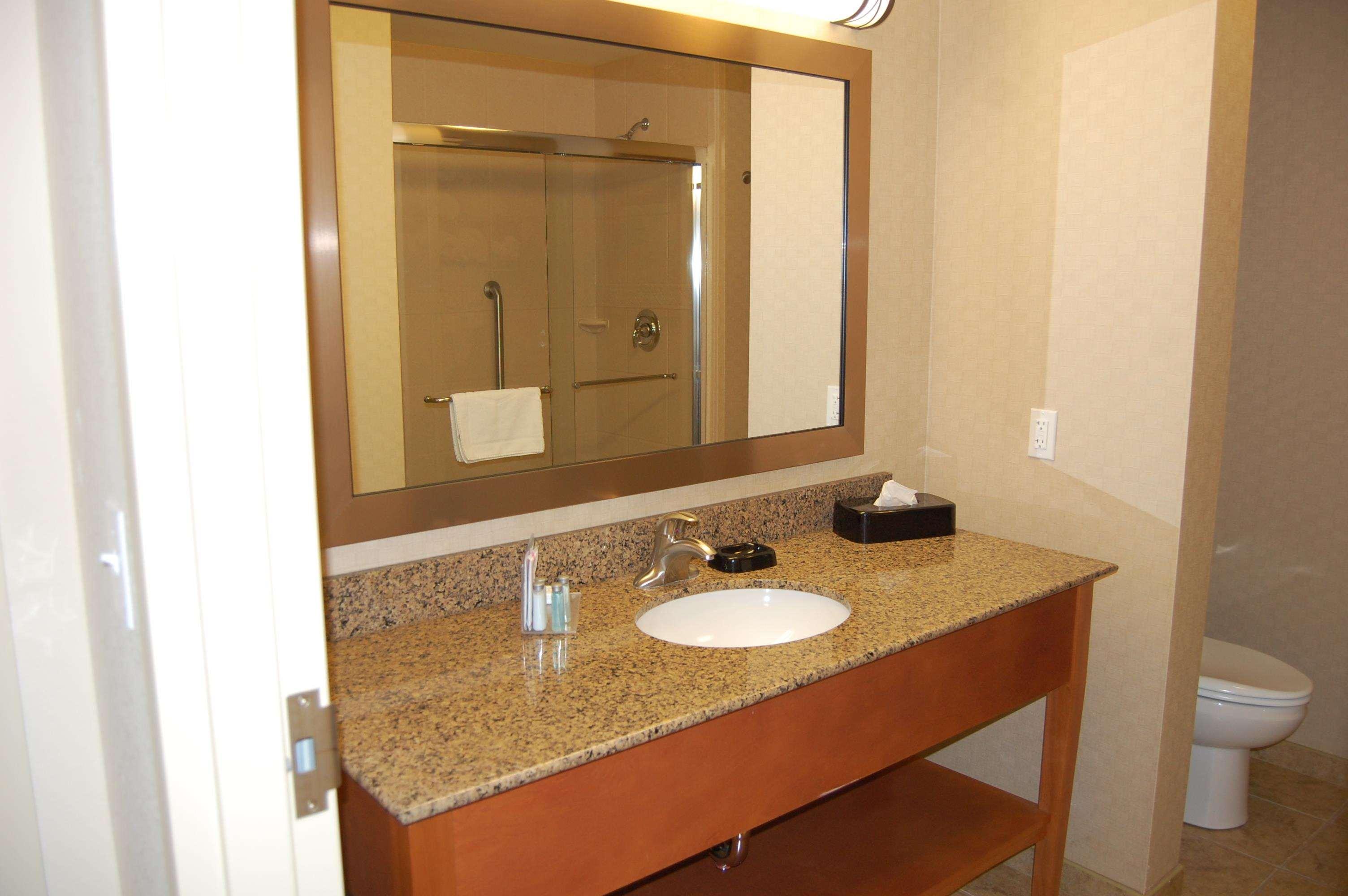 Hampton Inn Sidney Bagian luar foto
