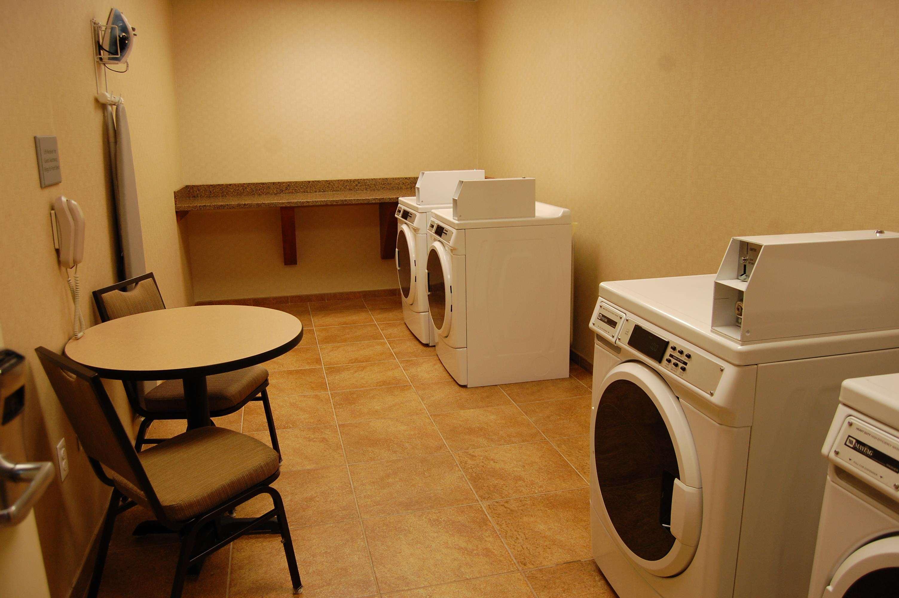 Hampton Inn Sidney Bagian luar foto