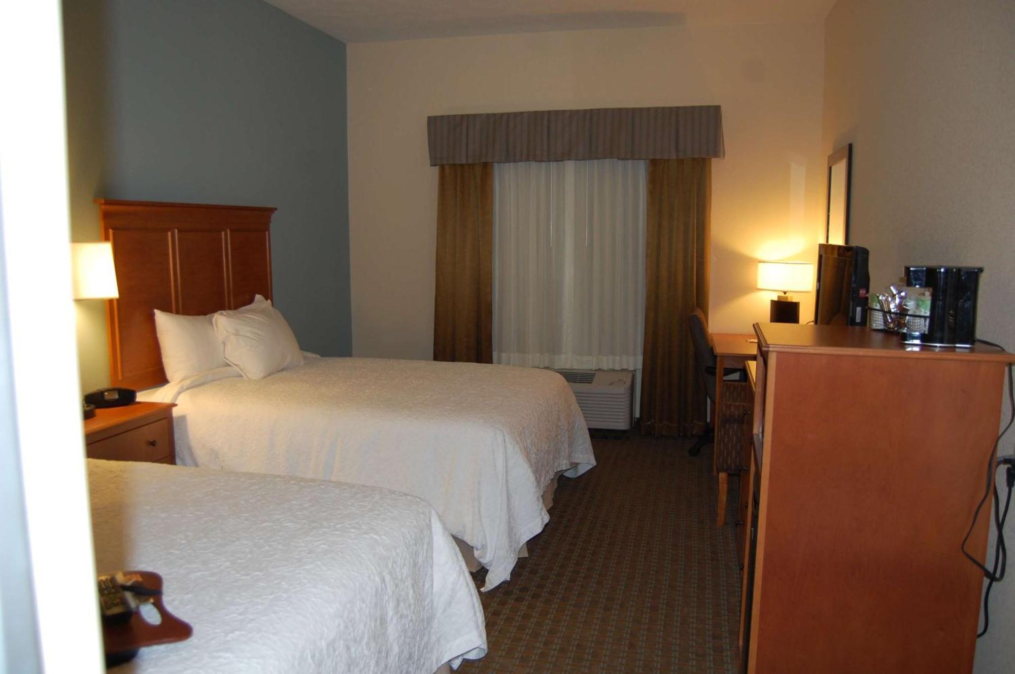 Hampton Inn Sidney Bagian luar foto