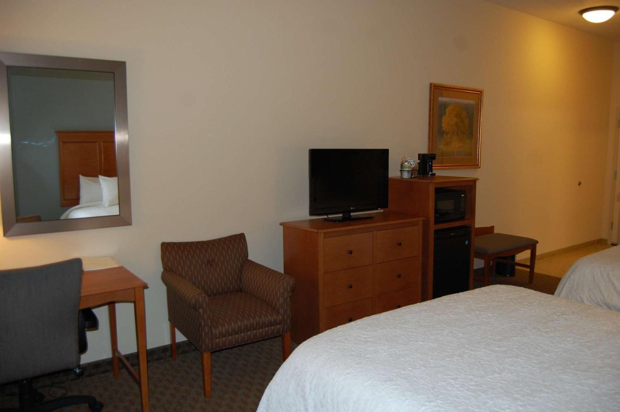Hampton Inn Sidney Bagian luar foto