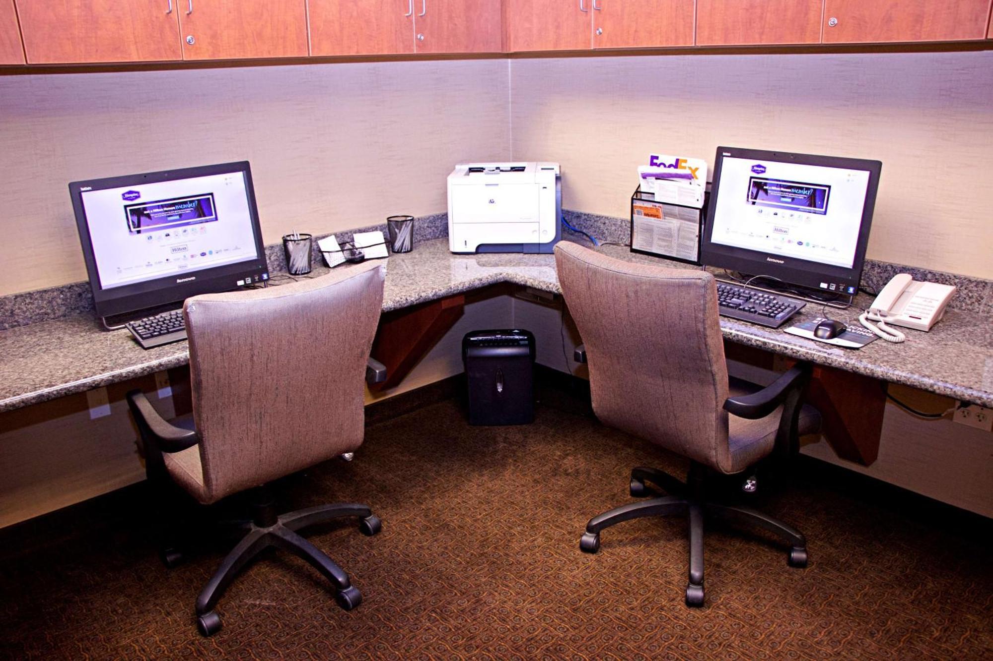 Hampton Inn Sidney Bagian luar foto