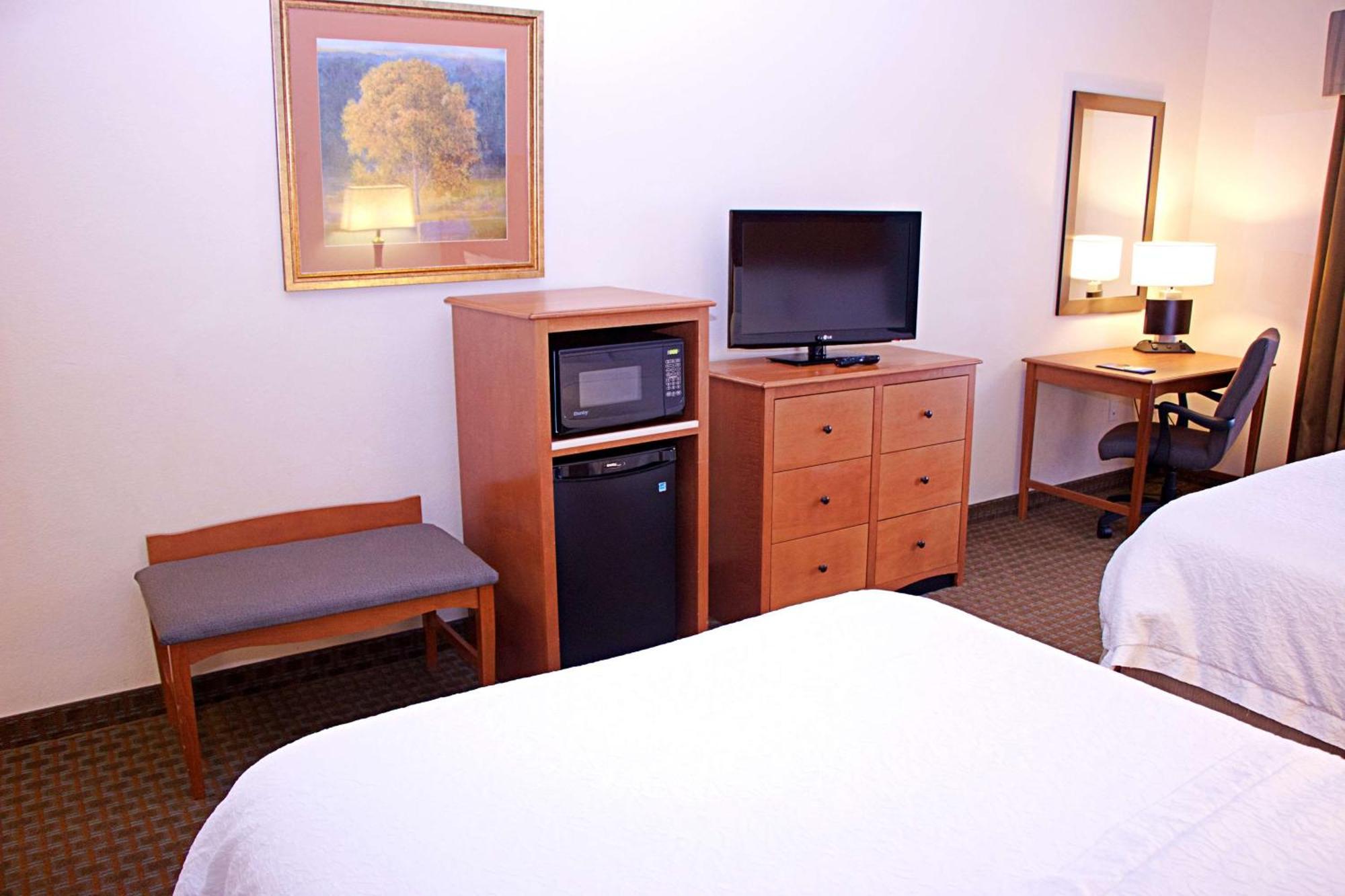 Hampton Inn Sidney Bagian luar foto