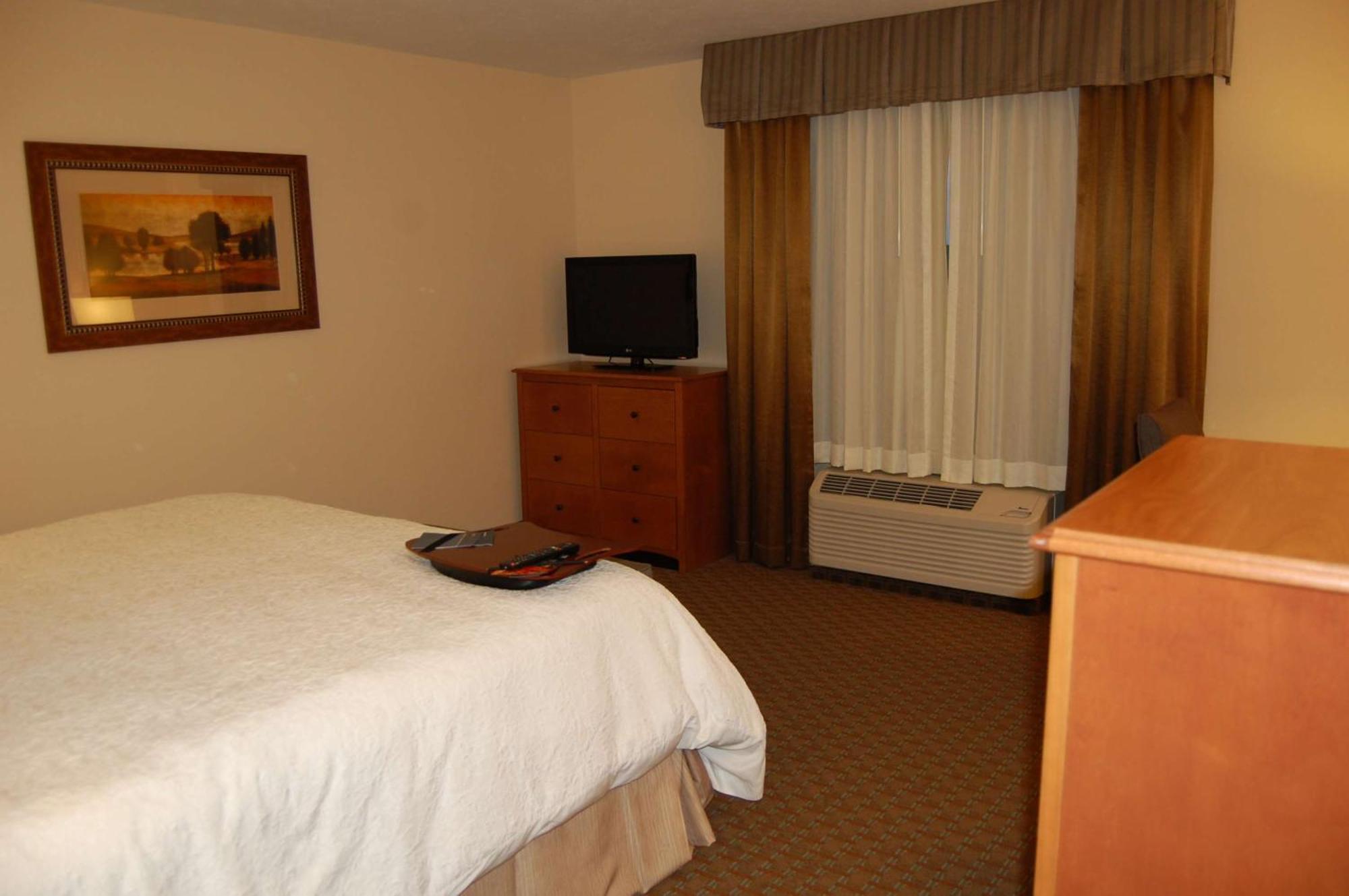 Hampton Inn Sidney Bagian luar foto