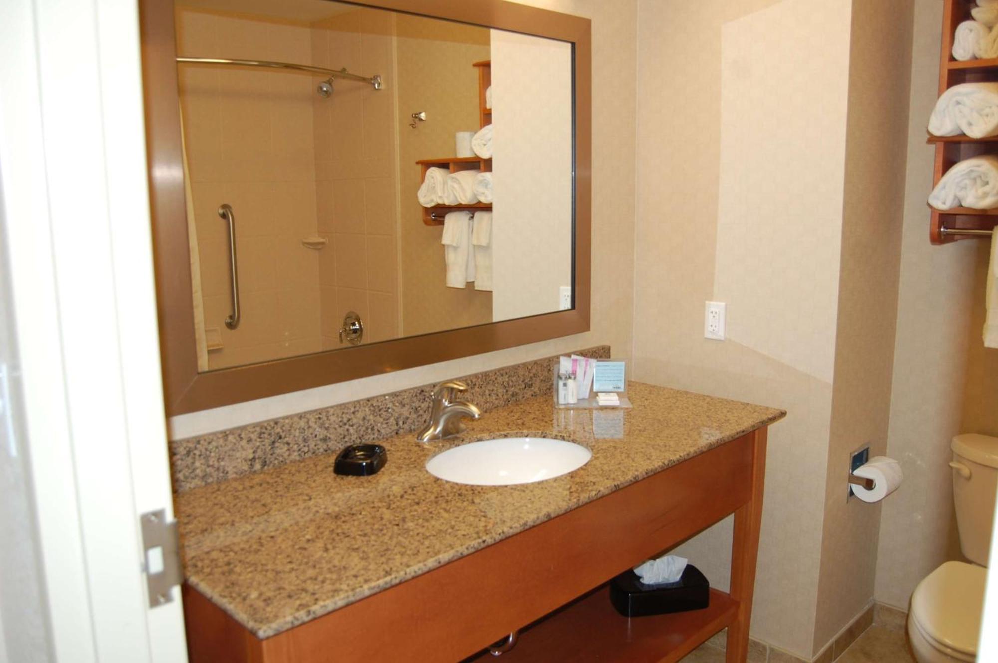 Hampton Inn Sidney Bagian luar foto