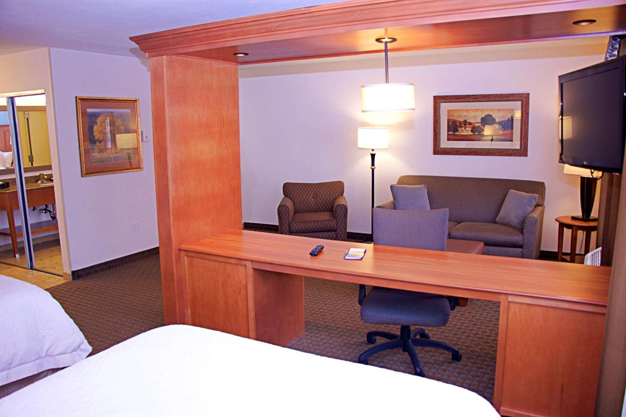 Hampton Inn Sidney Bagian luar foto