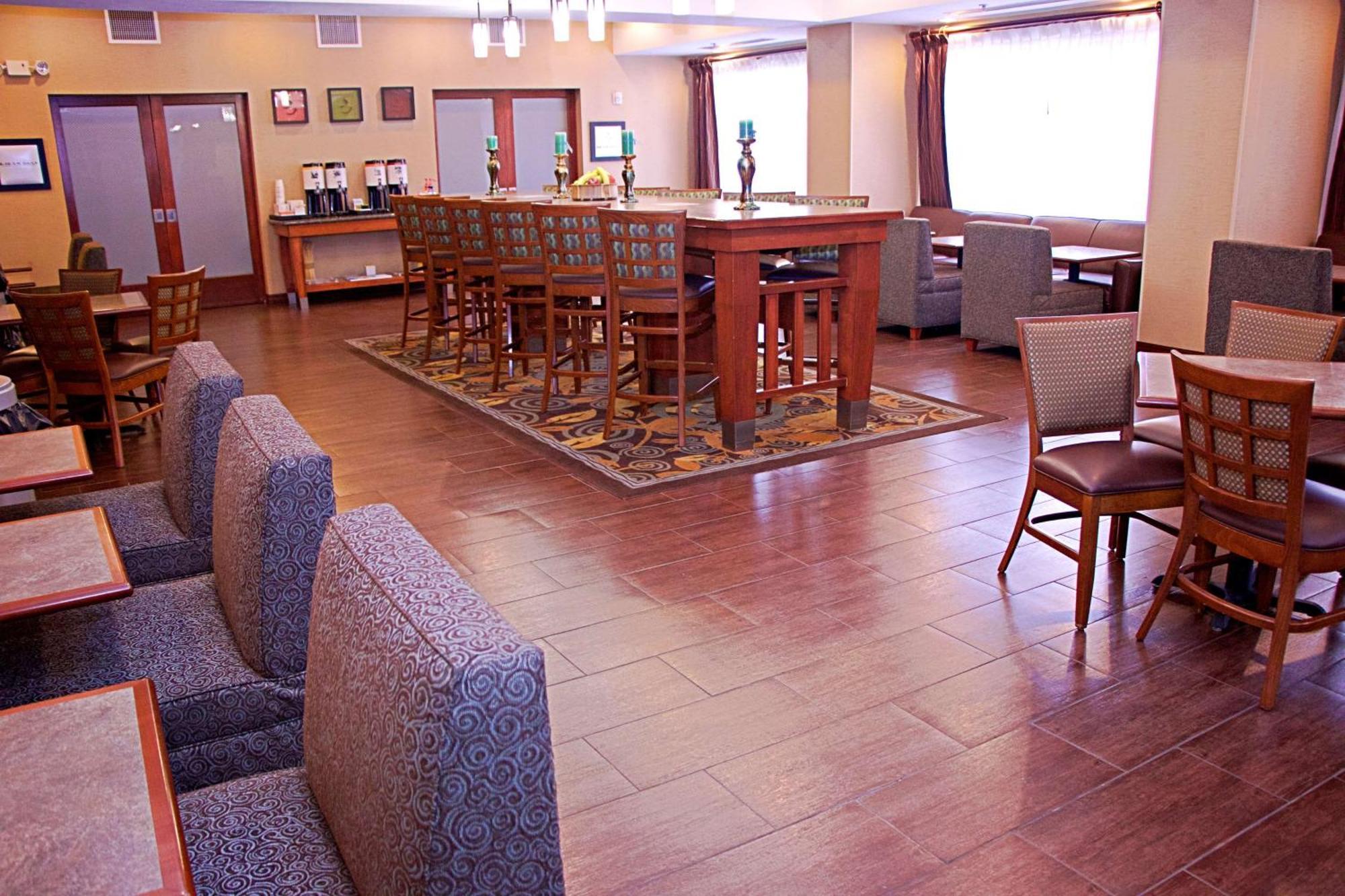 Hampton Inn Sidney Bagian luar foto